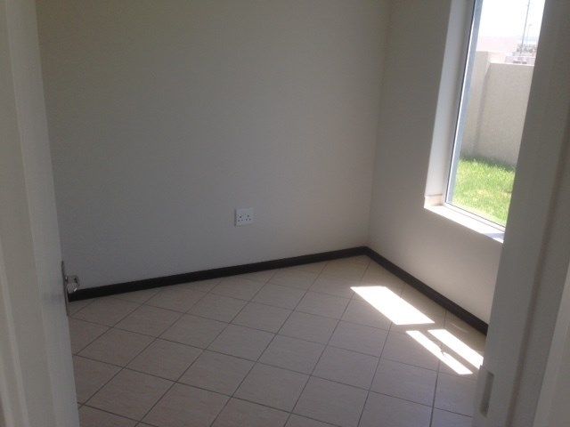To Let 2 Bedroom Property for Rent in Buh Rein Estate Western Cape